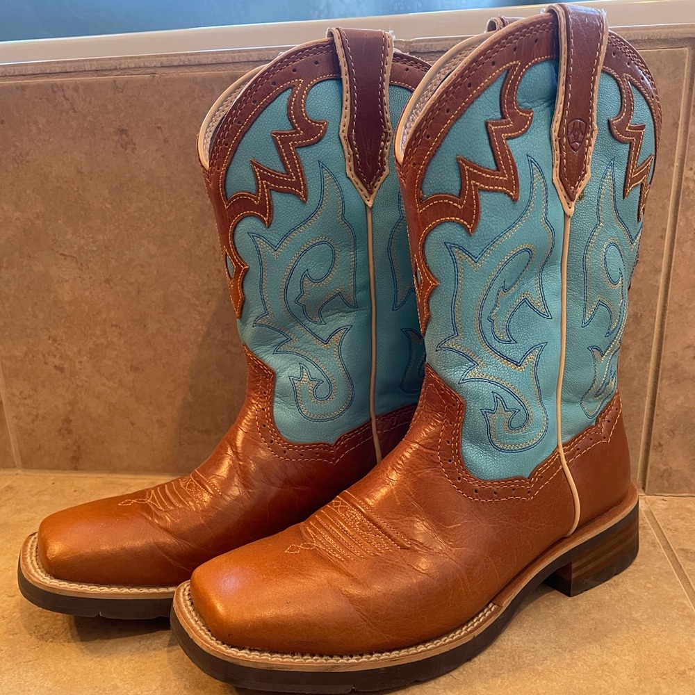 Women’s Ariat boots - Like New!